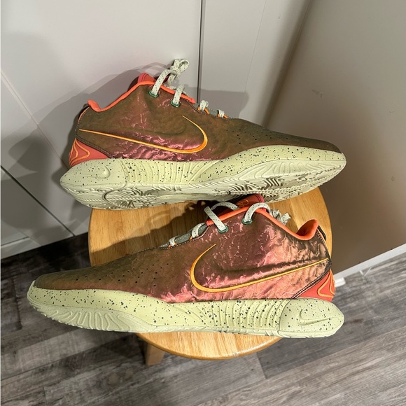 Nike La Bron basketball shoes FN0708-800 - Picture 5 of 6